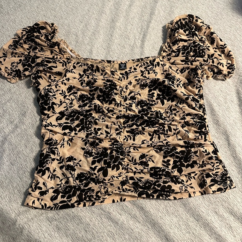 SHEIN Black Floral on Tan Puff Sleeve Top plus size